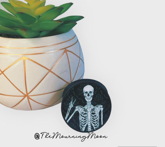 Skeleton peace phone grip